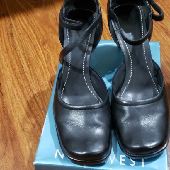 Shoes - Picture 2 of 6